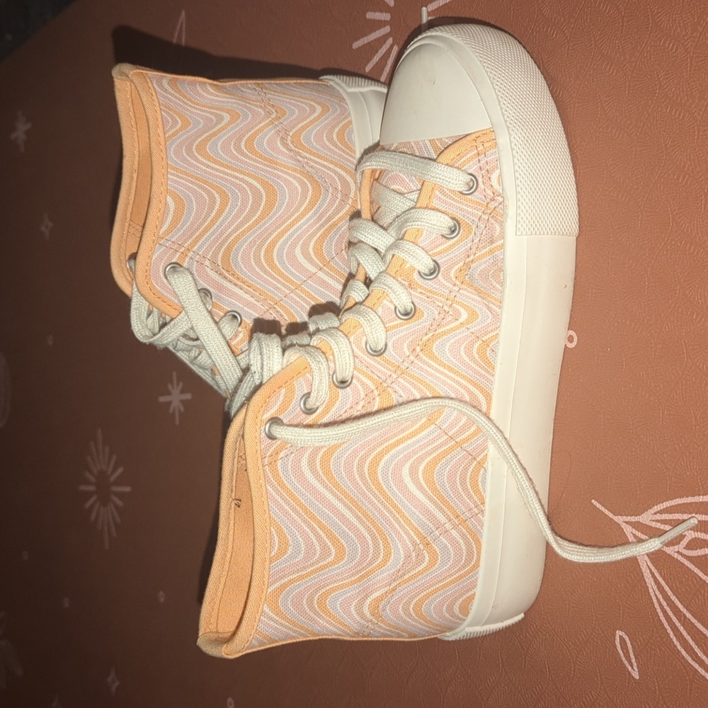 American Eagle orange and pink wavy shoes